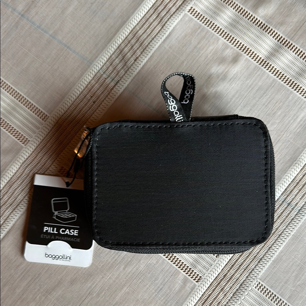 Baggallini Black Pill Case NWT